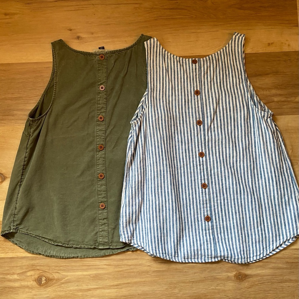 Bundle of 2 Universal Thread Sleeveless Blouses